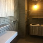 工作陽臺的貼心設(shè)計，增加了基本的收納需求外，特別施做了隔柵天花板巧妙掩飾繁雜的管線，讓妳做家事的時候，心情也跟著放鬆起來！