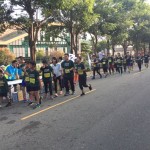 不僅是大人，小朋友也加入了「挑戰(zhàn)組」跑者的行列！這群認(rèn)真跑步的小朋友也為活動(dòng)增添許多亮點(diǎn)！