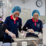 Q彈香氣十足的米飯，每份需精準(zhǔn)控制在210~220克之間，新業(yè)團(tuán)隊(duì)當(dāng)天也實(shí)際參與打飯、送餐的過程，更加深刻感受到甘霖對於每份飯菜的重視及細(xì)心。