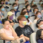 閱歷豐富的人生，馮翊綱老師信手拈來(lái)深感共鳴與同感的哏，逗得住戶們捧腹大笑。