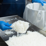 米飯使用「新業(yè)一畝田」-認(rèn)養(yǎng)霧峰小農(nóng)的無毒香米，將這份來自田間的祝福，化為餐桌上溫暖的陪伴，成為善的循環(huán)。