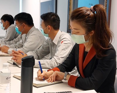 新業(yè)攜新進｜手把手，向前行